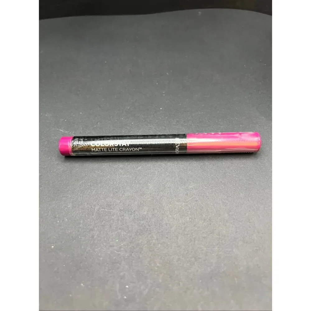 New Sealed Revlon Colorstay Matte Lite Crayon 005 Sky High